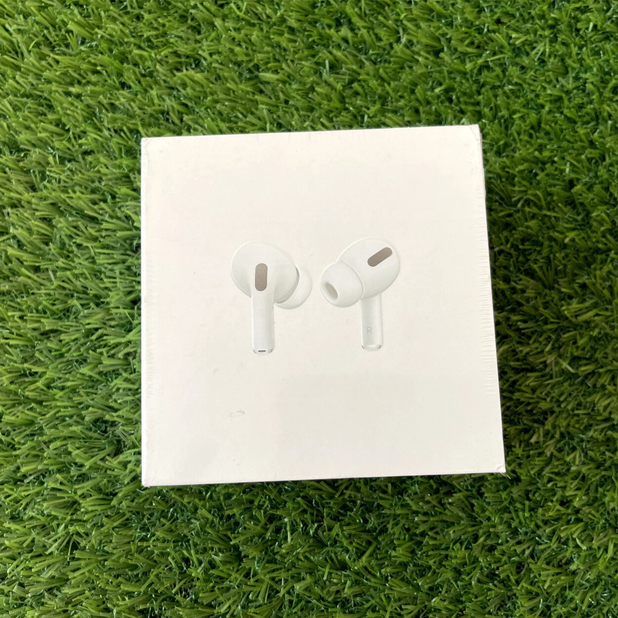 airpods-pro-with-high-quality-sound-and-active-noise-cancelation_2.jpg