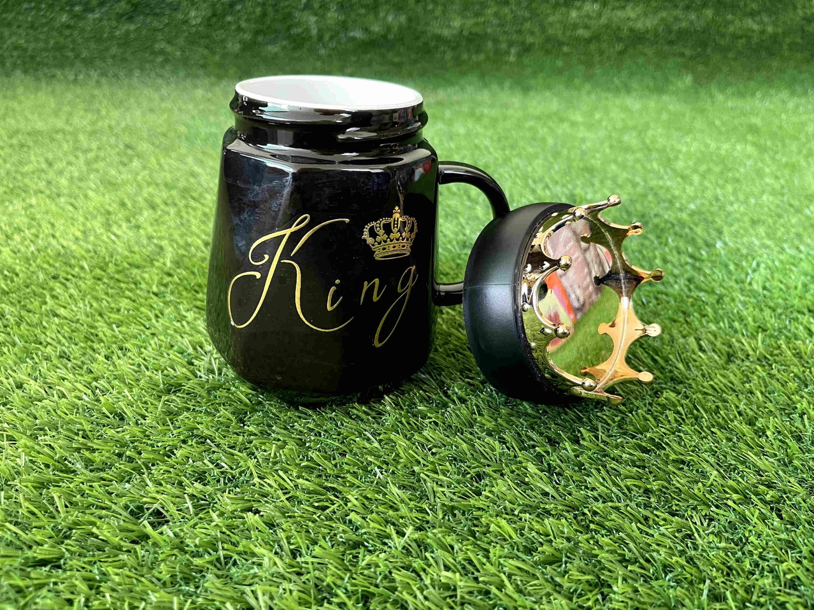 ceramic-king-coffee-mug-with-crown-lid_1-scaled-1.jpg