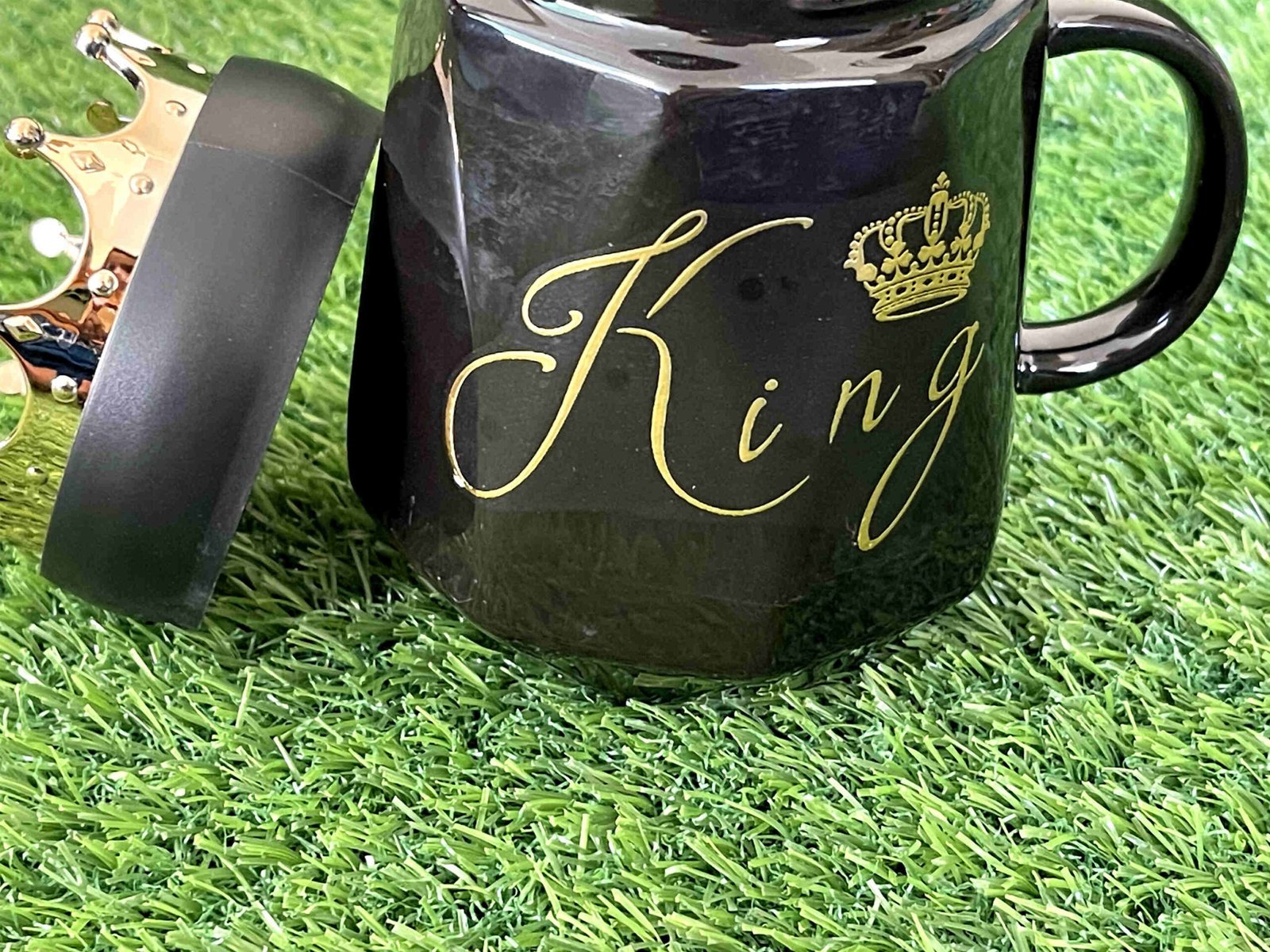 ceramic-king-coffee-mug-with-crown-lid_3-scaled-1.jpg