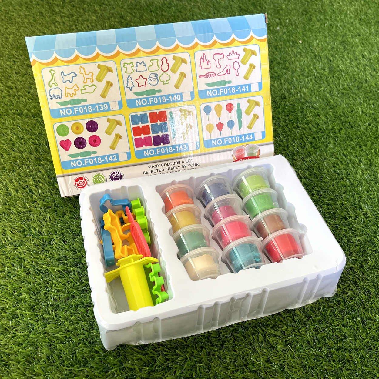 colored-play-dough-set-with-tools_2.jpg