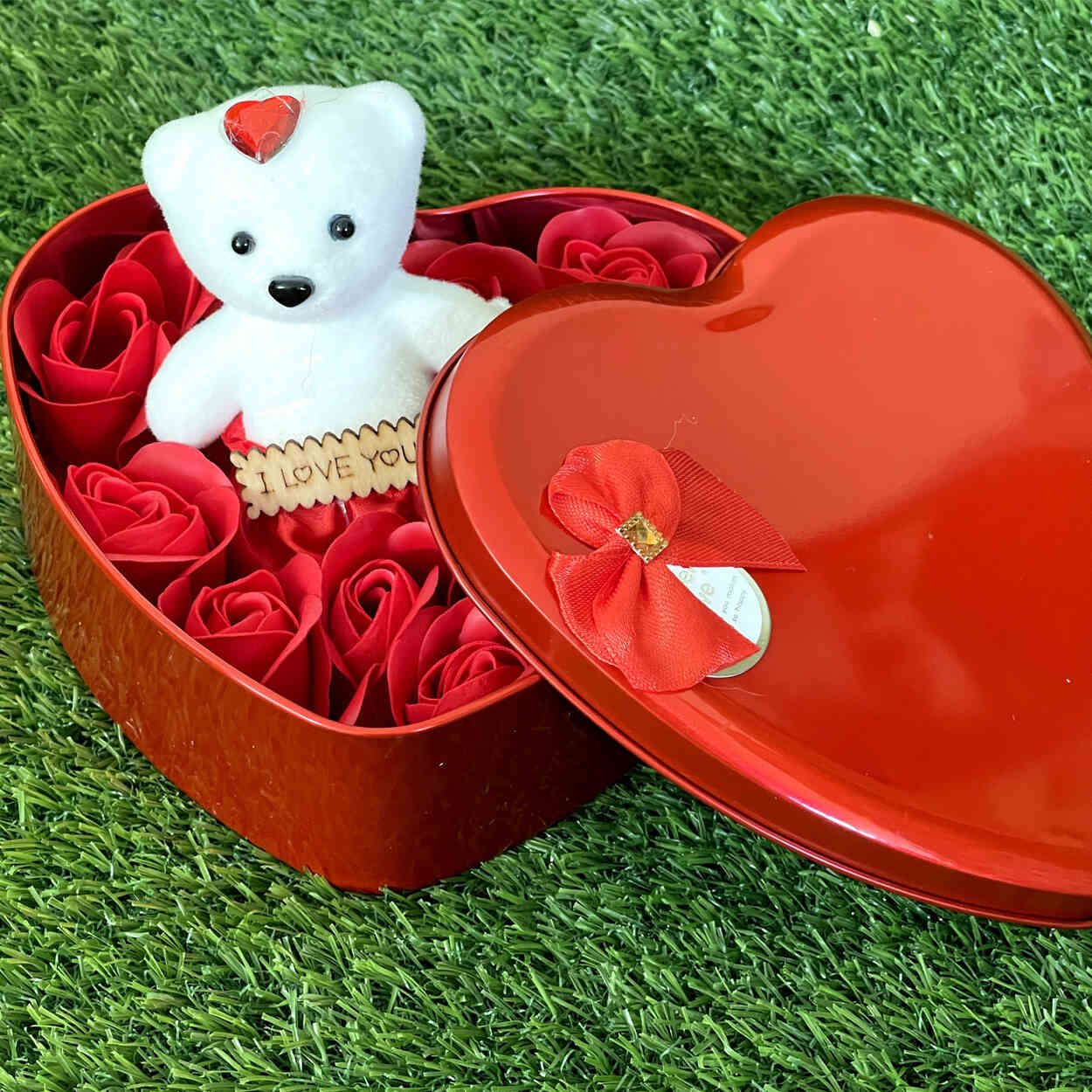 perfumed-heart-flower-box-for-loved-one_2-1.jpg